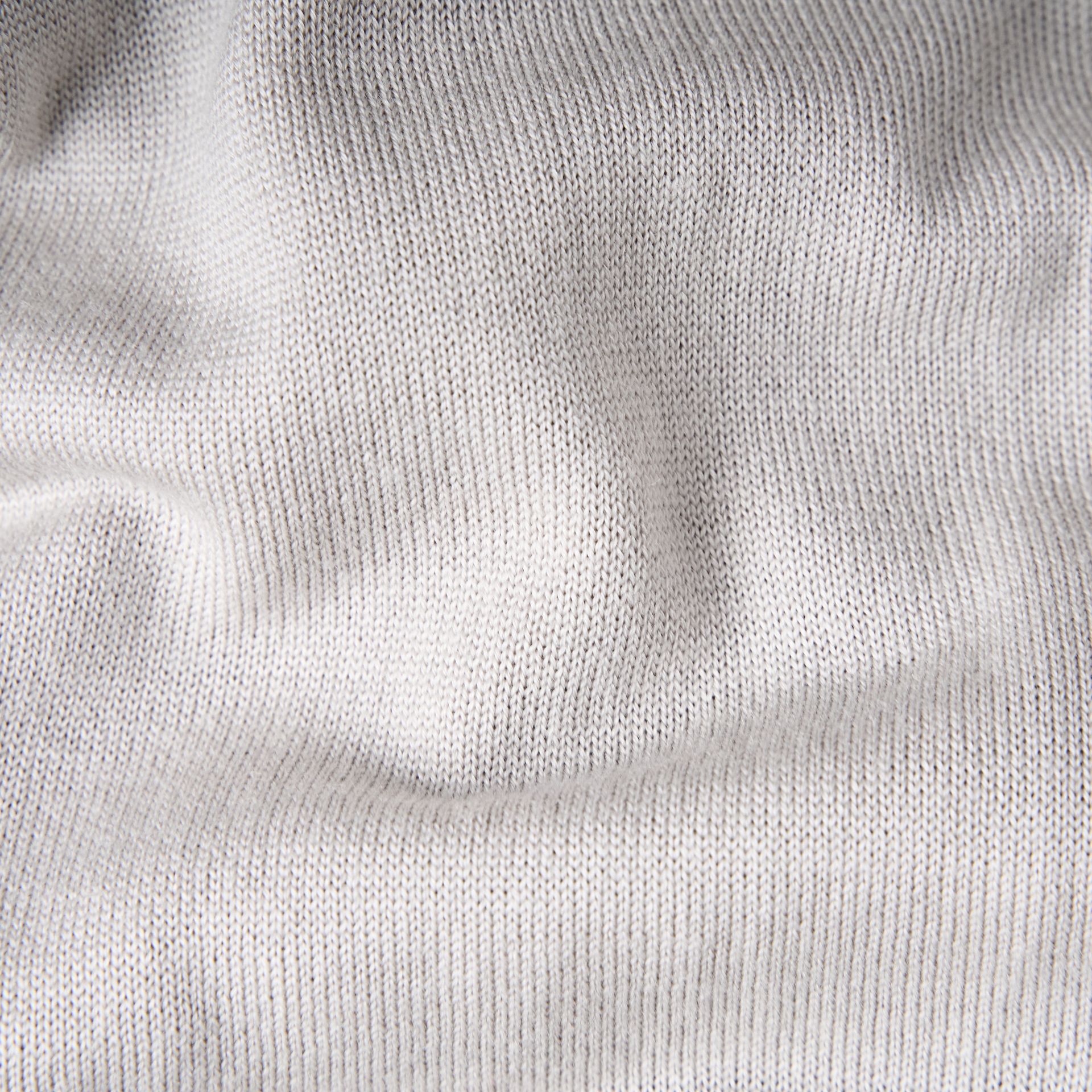 Suéter Merino Gola Alta Cinza Claro Media 7