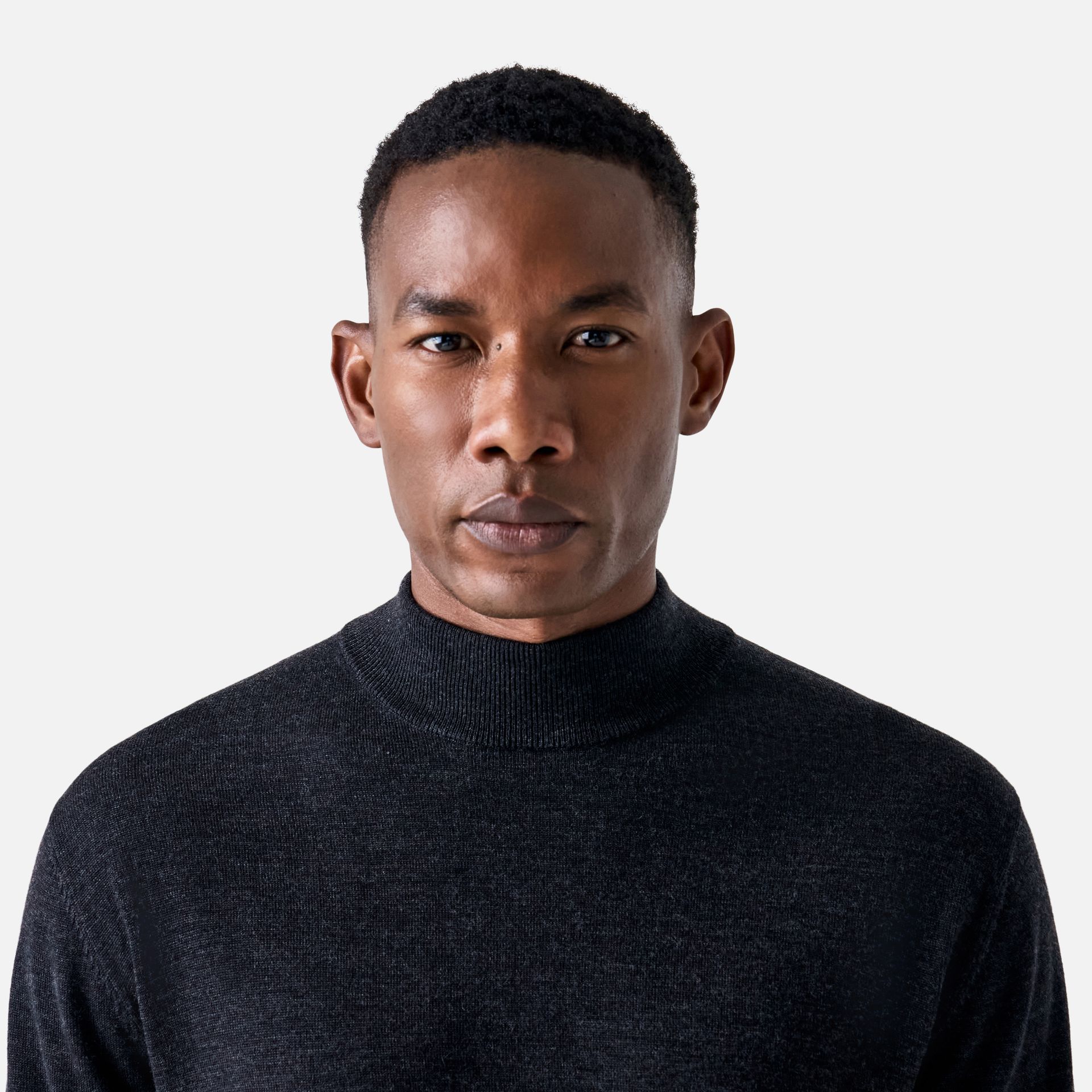 Suéter Merino Gola Alta Off Black Media 2