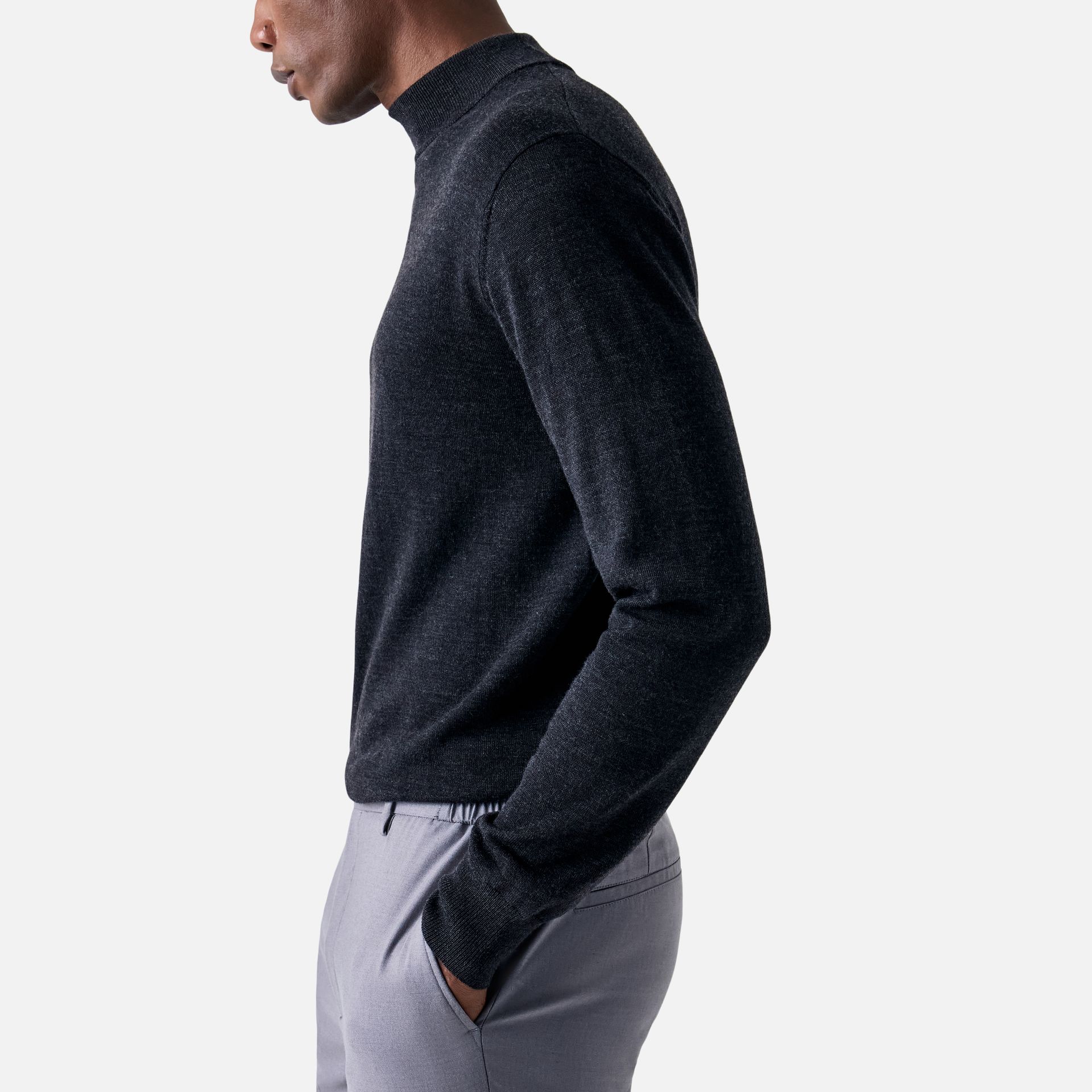Suéter Merino Gola Alta Off Black Media 3