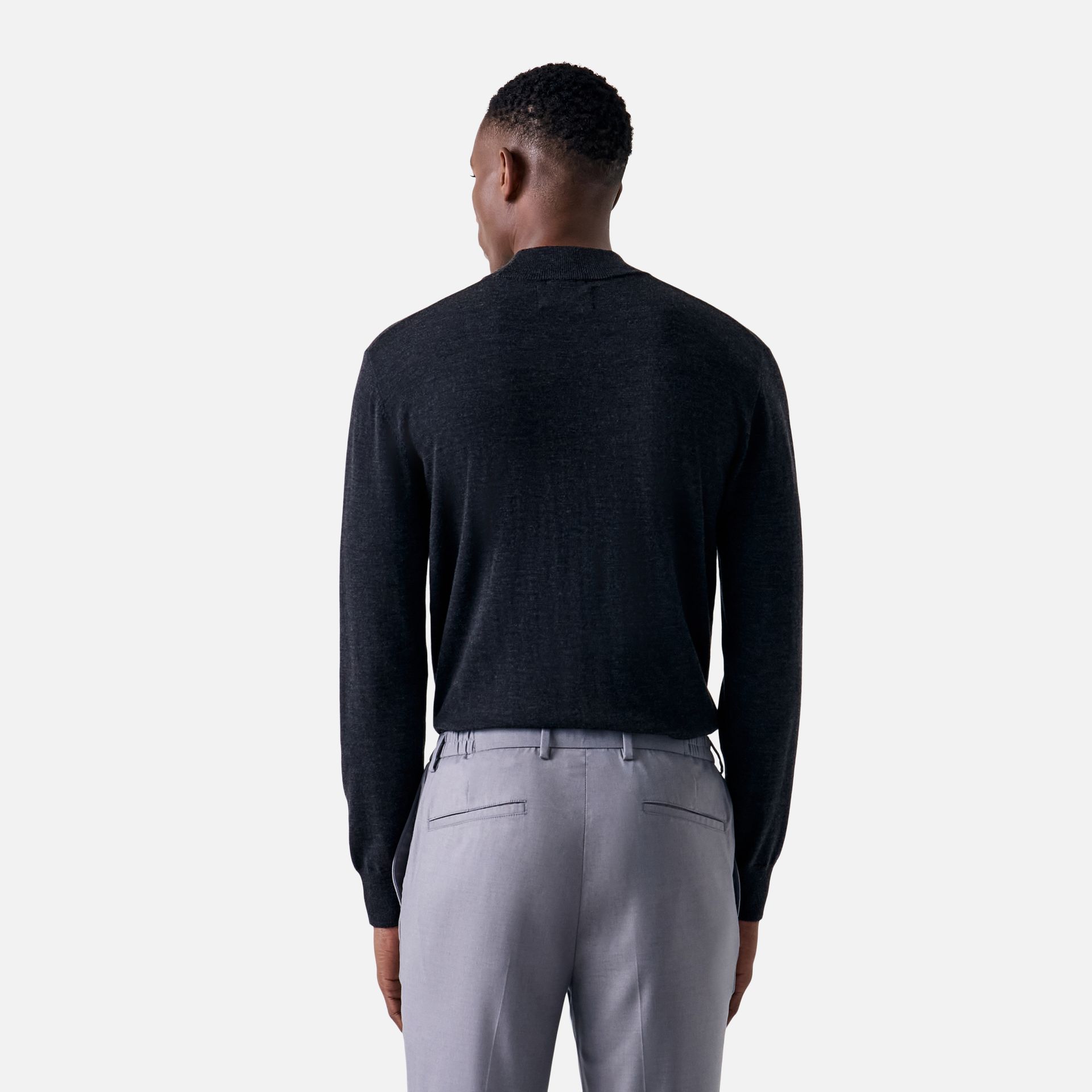 Suéter Merino Gola Alta Off Black Media 4